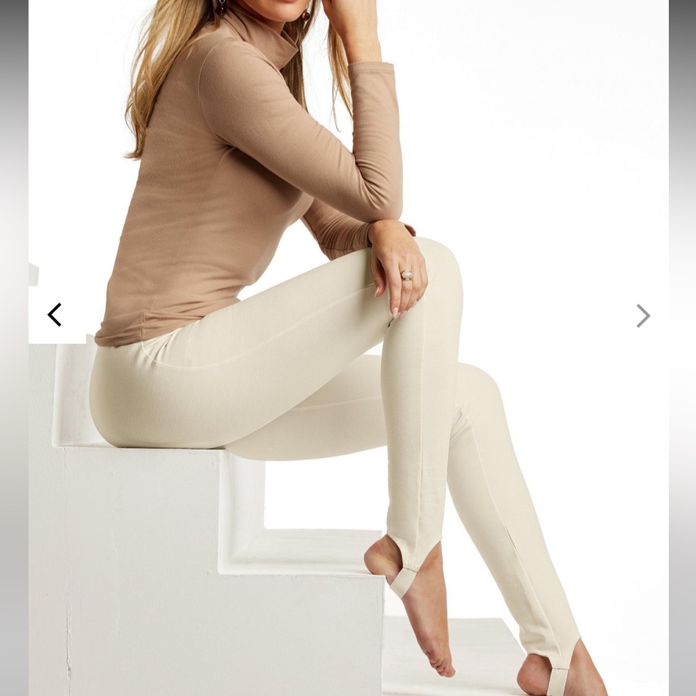 Women’s Boston Proper cream stirrup leggings sz M new w/o tags, never worn